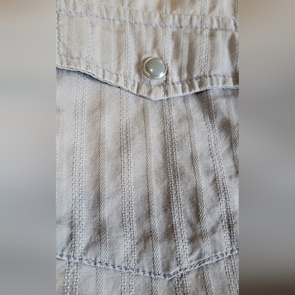 Aeropastale oversized button down or free with purchase of 25$ or above - Picture 3 of 7